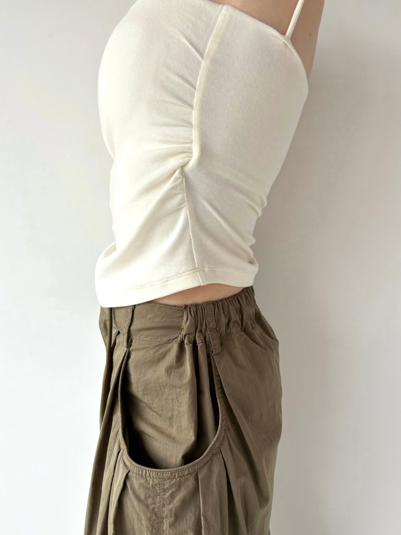 PAD IN GATHER CAMISOLE | efu(エフ)official通販サイト – efu official