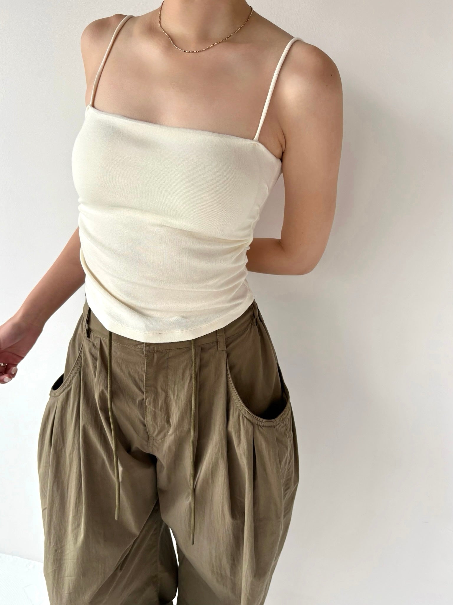 PAD IN GATHER CAMISOLE | efu(エフ)official通販サイト – efu official