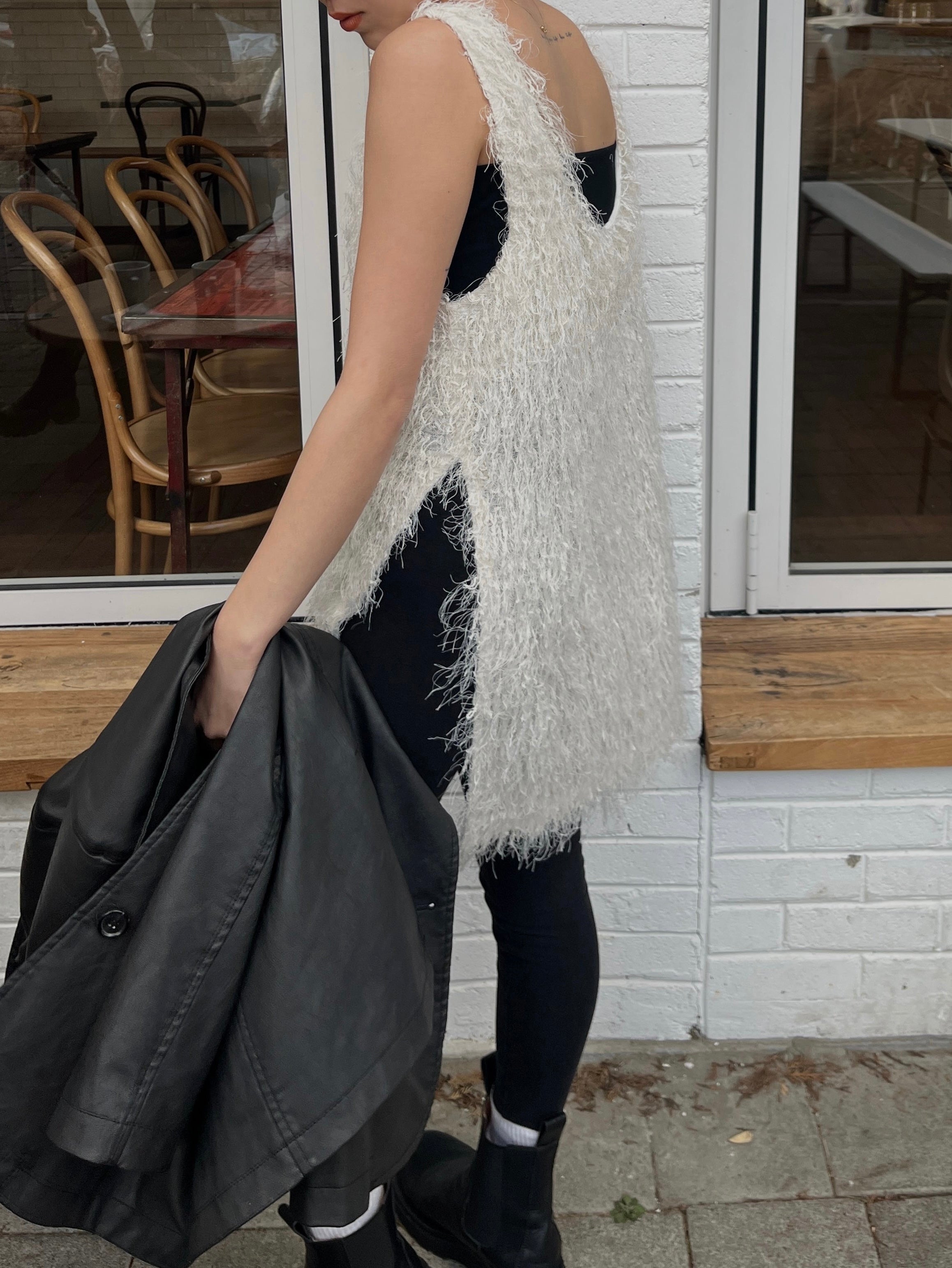 トップス efu FEATHER SLEEVELESS TOP FEATHER SLEEVELESS TOP | efu(エフ)official通販サイト – efu