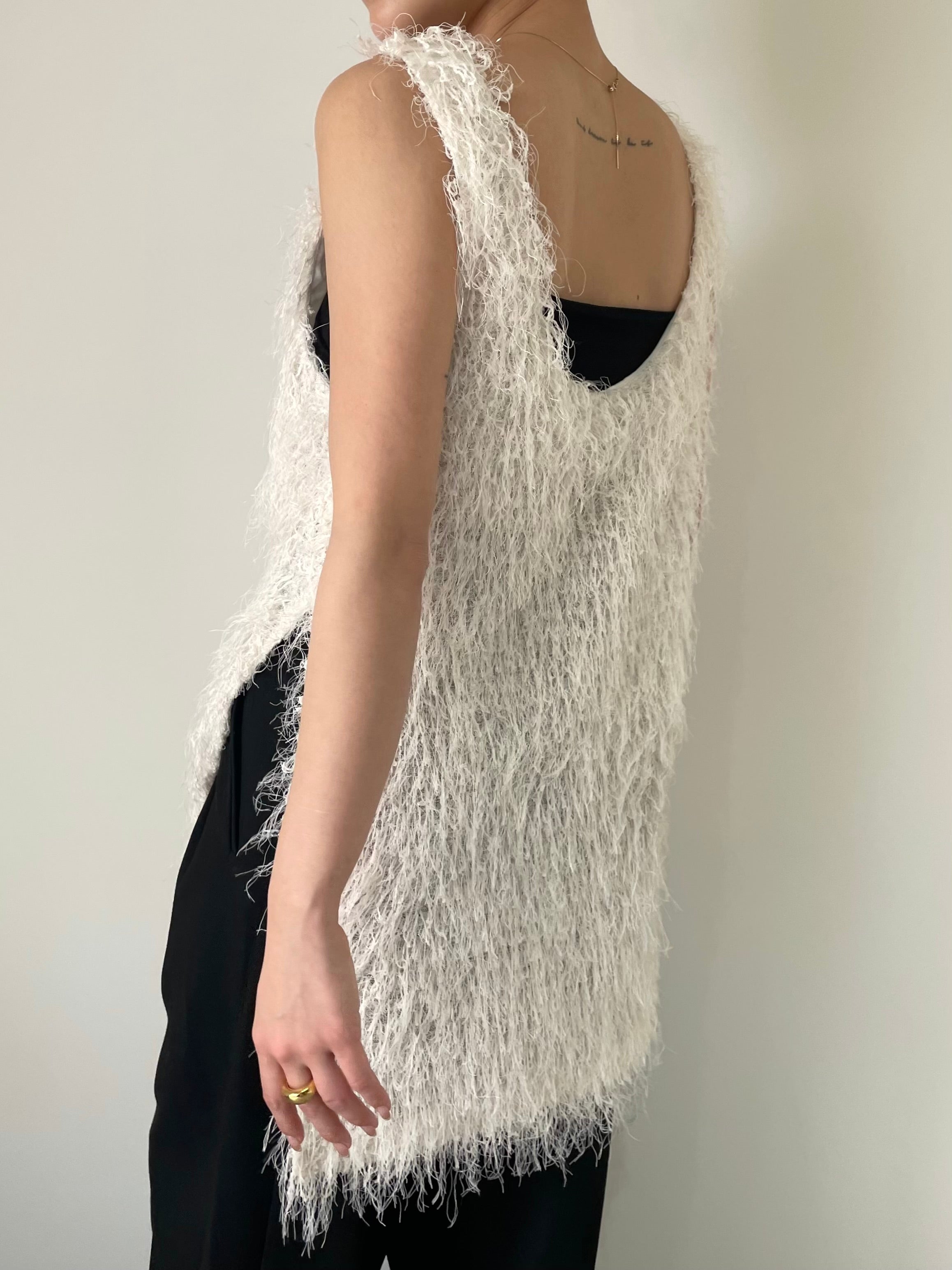 トップス efu FEATHER SLEEVELESS TOP FEATHER SLEEVELESS TOP | efu(エフ)official通販サイト – efu