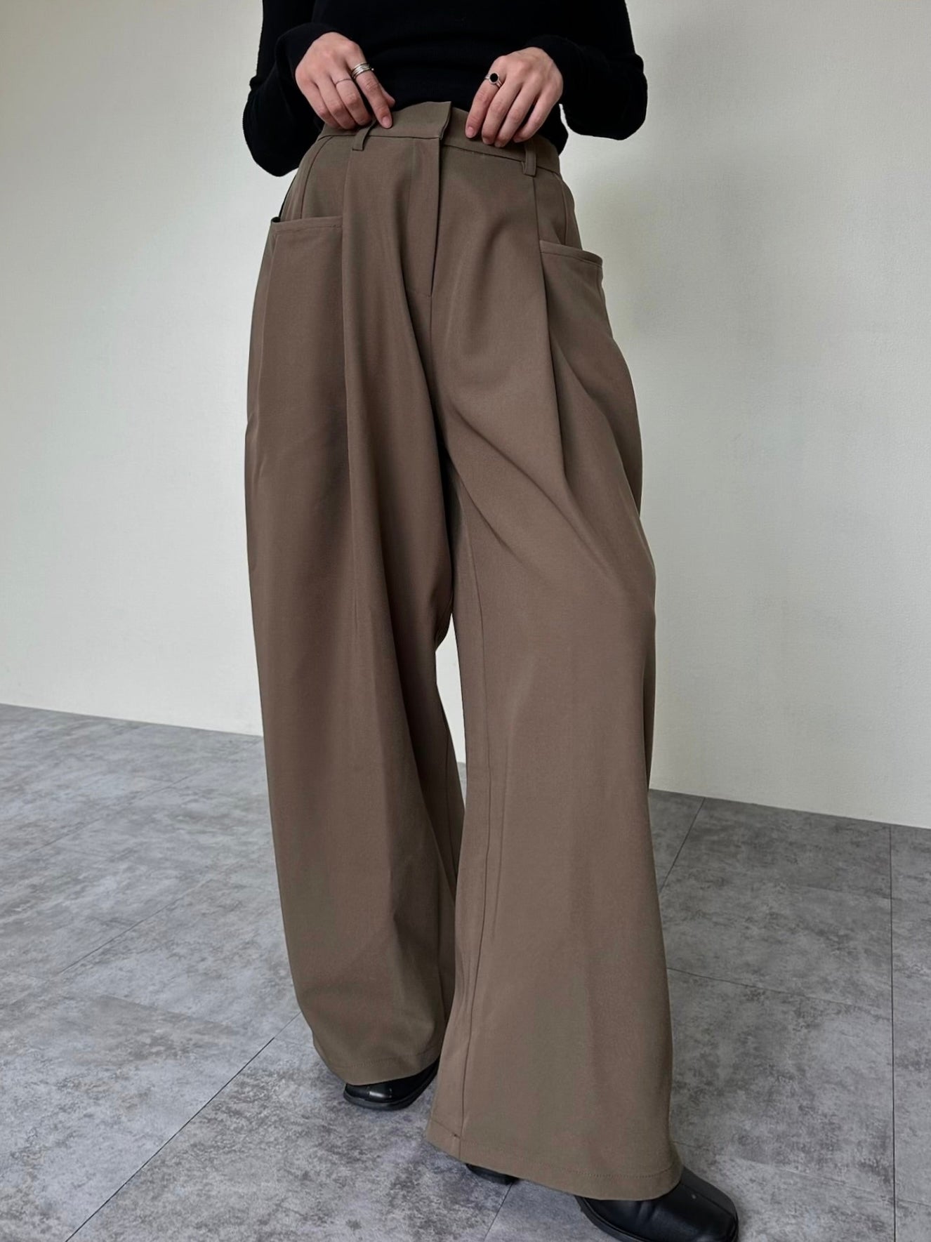 efu LINE LOOSE TUCK PANTS ブラック LINE LOOSE TUCK PANTS | efu(エフ)official通販サイト – efu
