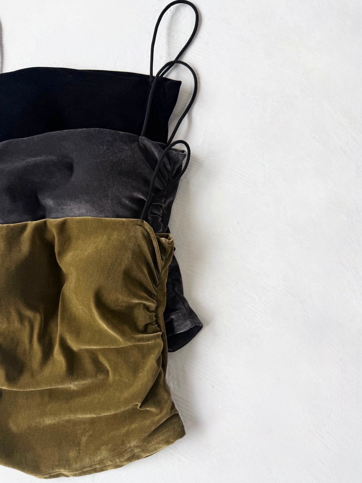 PAD IN VELOUR GATHER CAMISOLE | efu(エフ)official通販サイト – efu