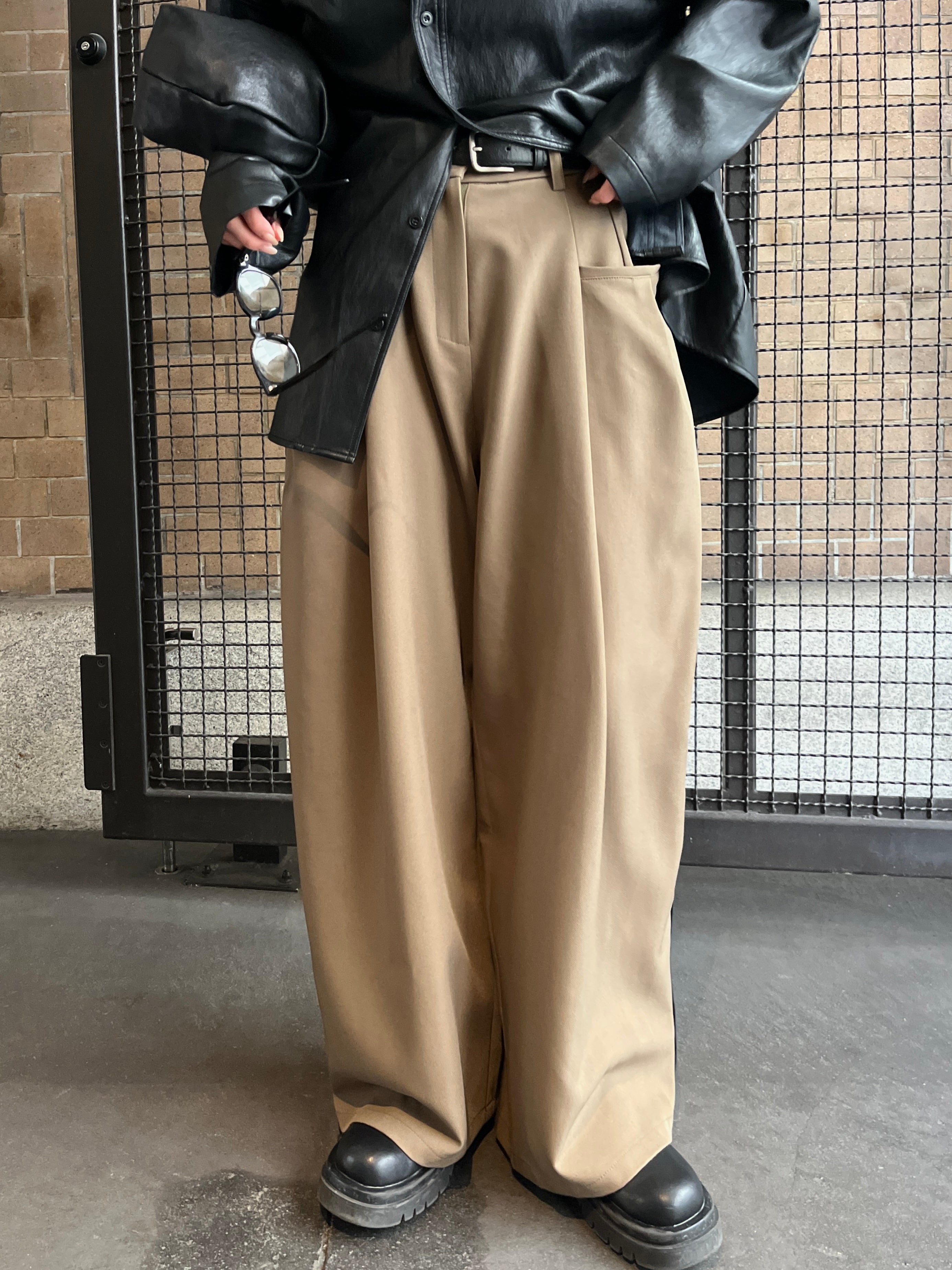 LINE LOOSE TUCK PANTS | efu(エフ)official通販サイト – efu