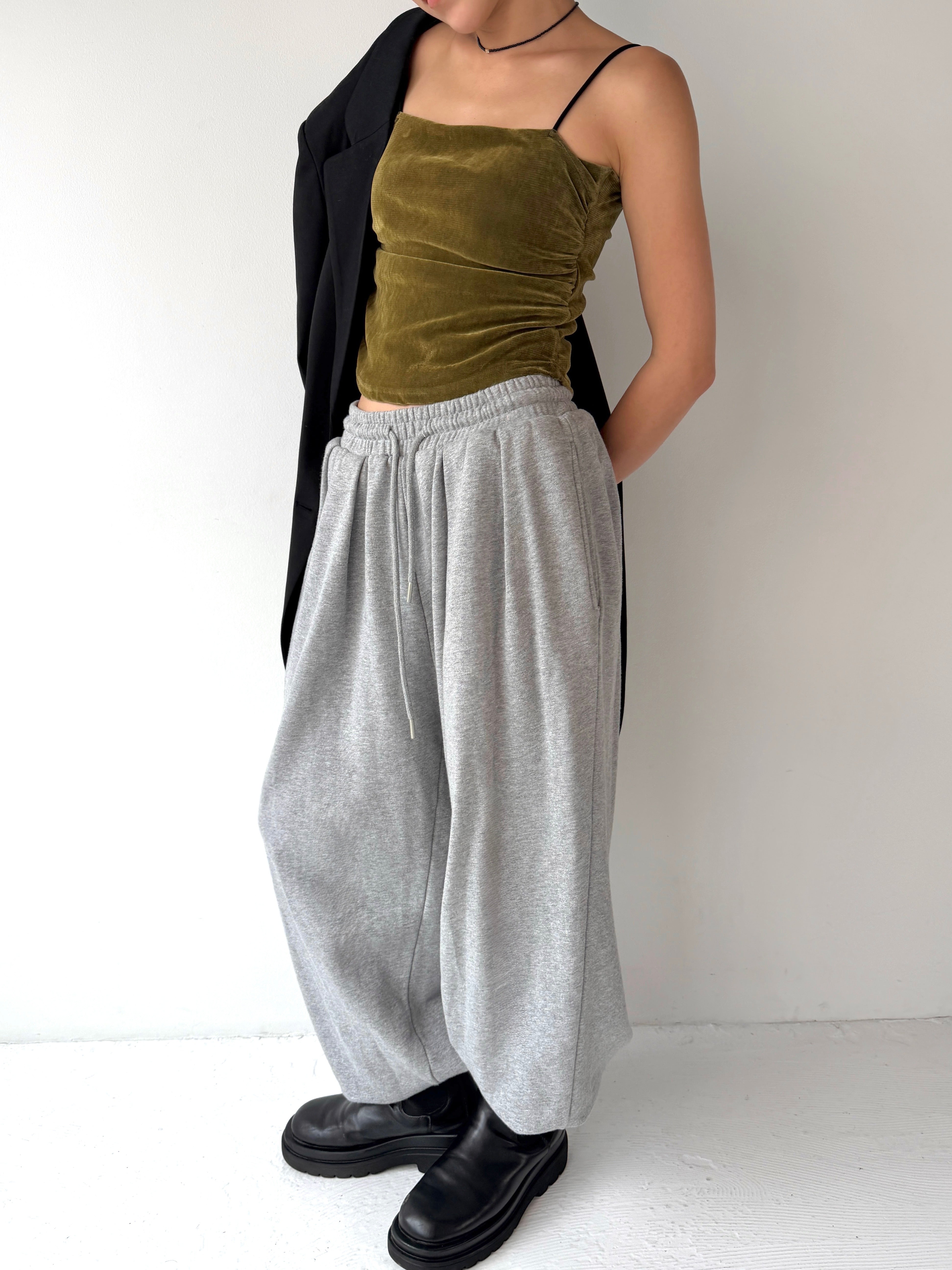 PAD IN VELOUR GATHER CAMISOLE | efu(エフ)official通販サイト – efu