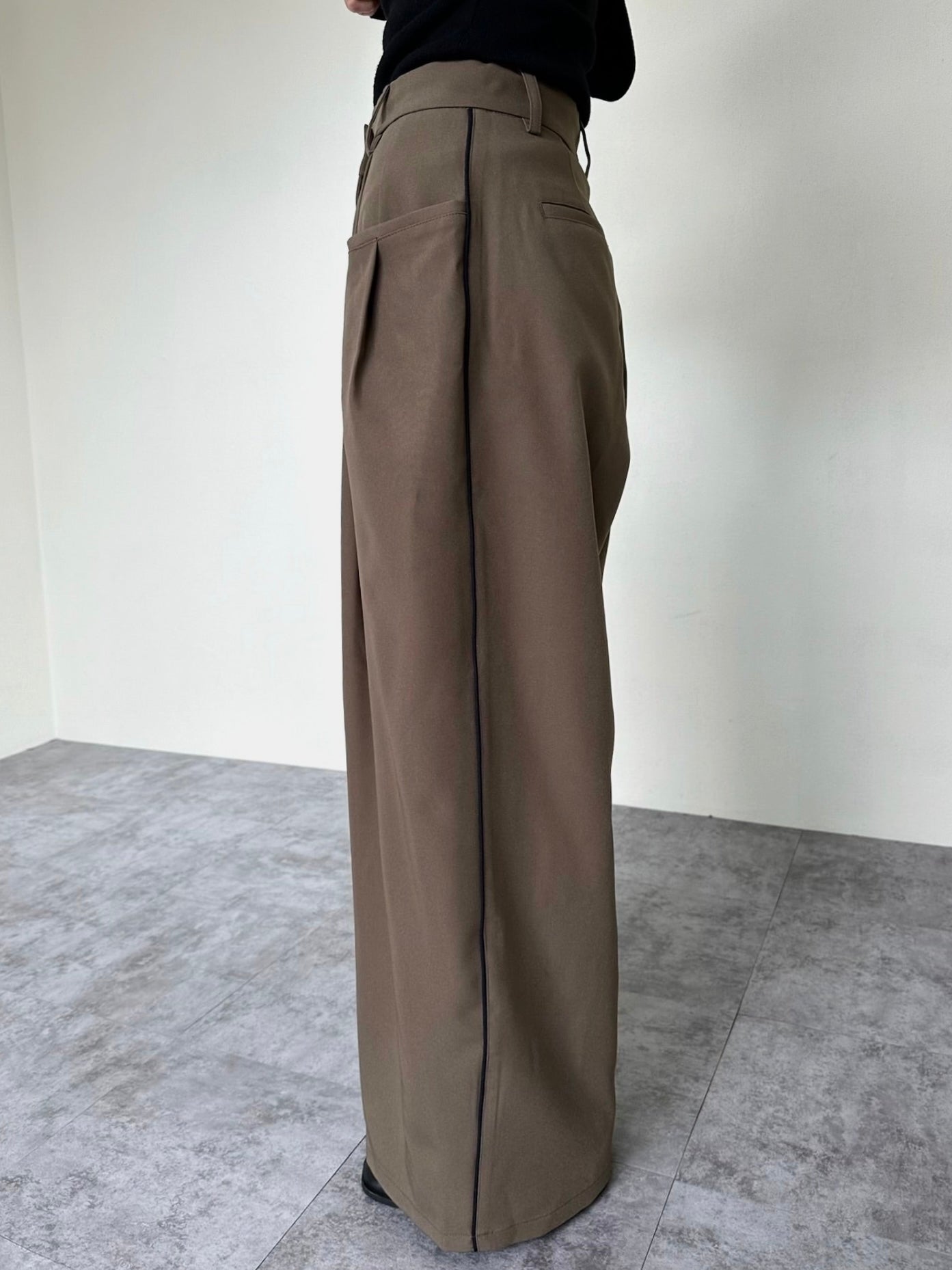 LINE LOOSE TUCK PANTS | efu(エフ)official通販サイト – efu
