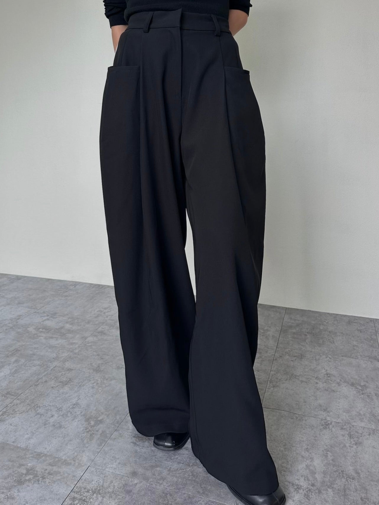 efu LINE LOOSE TUCK PANTS ブラック LINE LOOSE TUCK PANTS | efu(エフ)official通販サイト – efu