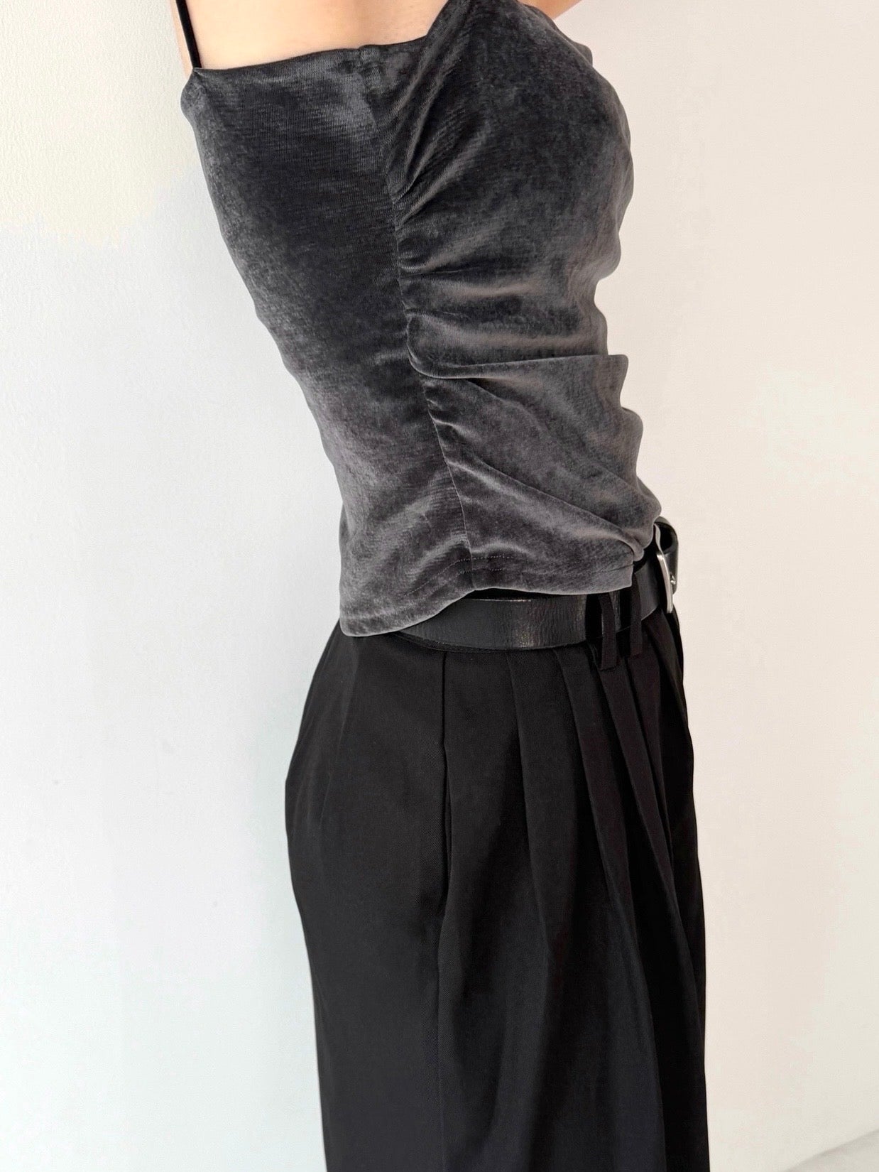 PAD IN VELOUR GATHER CAMISOLE | efu(エフ)official通販サイト – efu