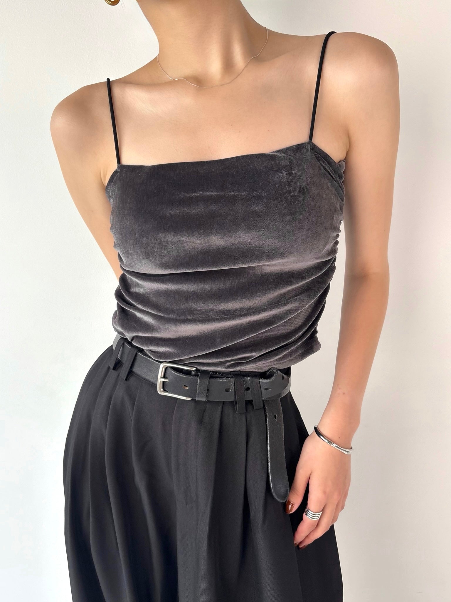 PAD IN VELOUR GATHER CAMISOLE | efu(エフ)official通販サイト – efu
