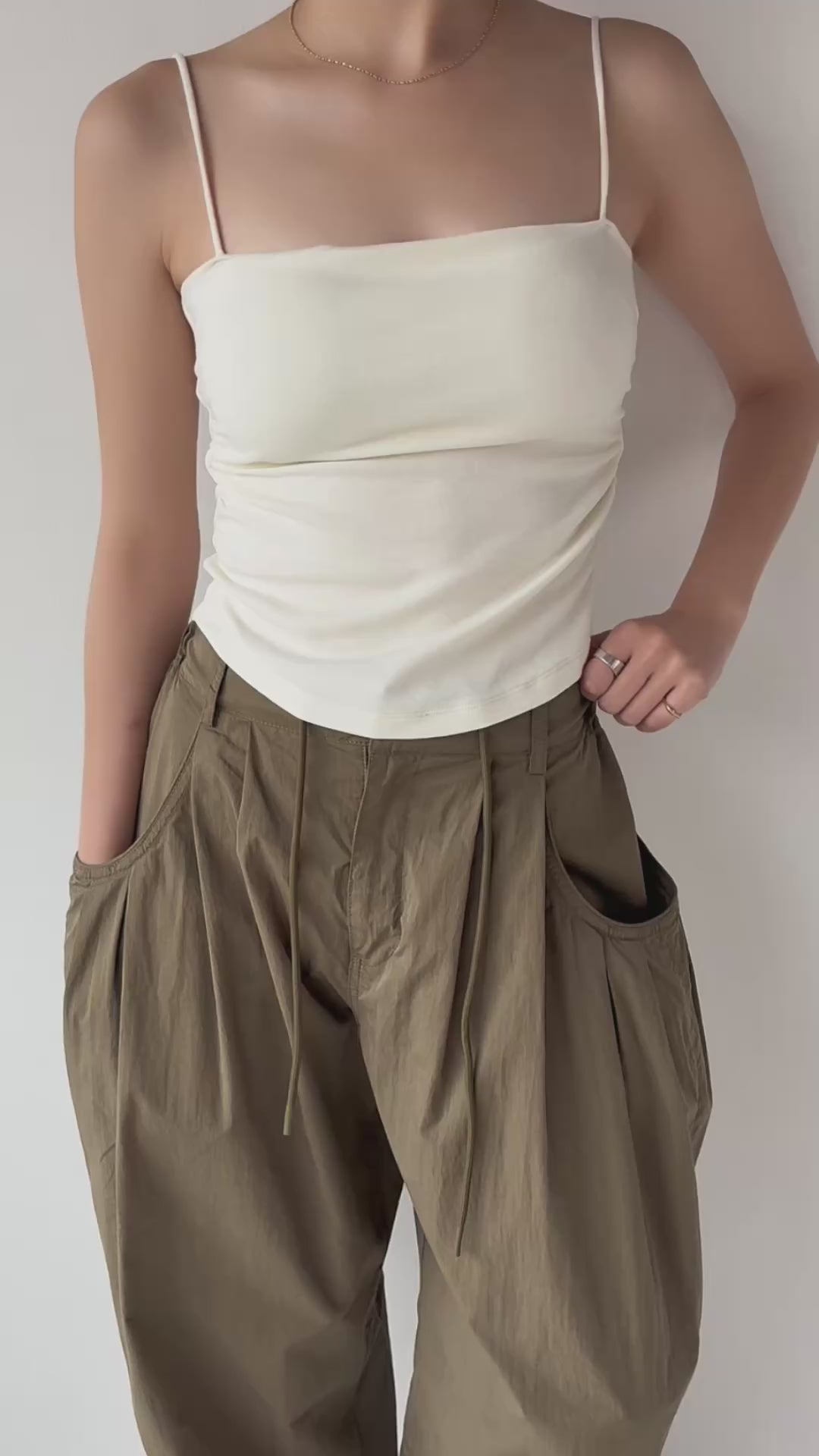 PAD IN GATHER CAMISOLE | efu(エフ)official通販サイト – efu official