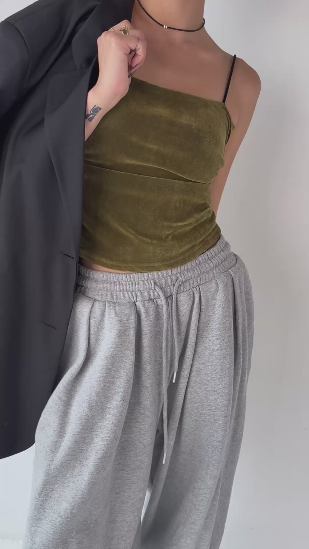 PAD IN VELOUR GATHER CAMISOLE | efu(エフ)official通販サイト – efu